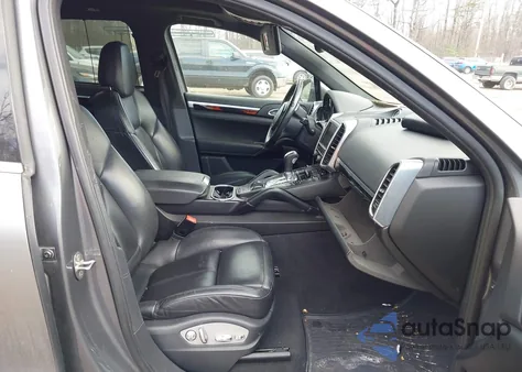 2013 Porsche Cayenne z USA, uszkodzony, nr VIN WP1AA2A23DLA03197